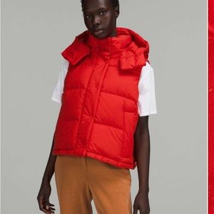 SOLD  wunder puff cropped vest - grenadine red BNWT